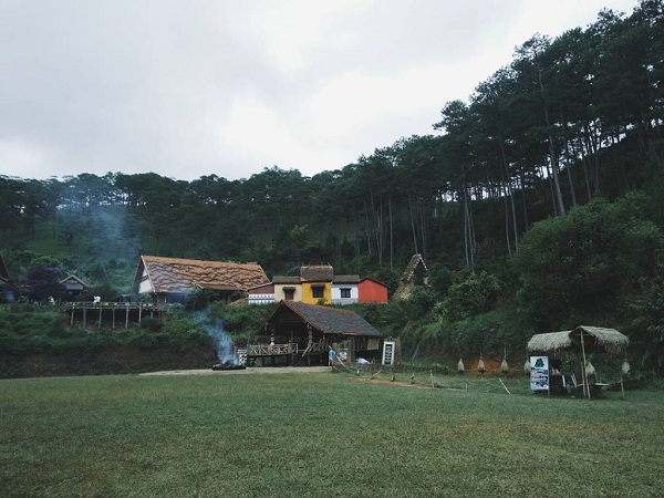 peaceful scene of Cu Lan Village