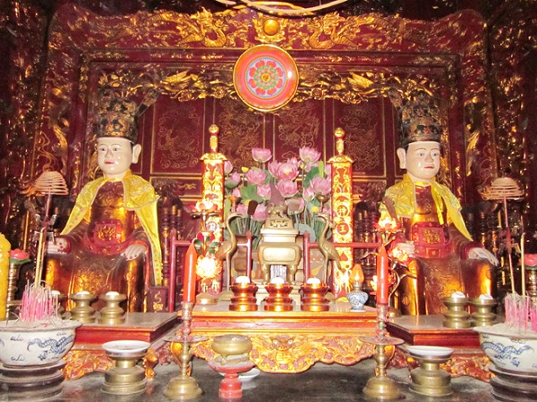 worshipping Hai Ba Trung